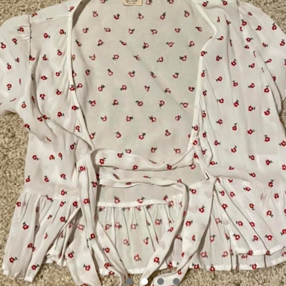 Brandy Melville flowy tie top - Picture 2 of 4